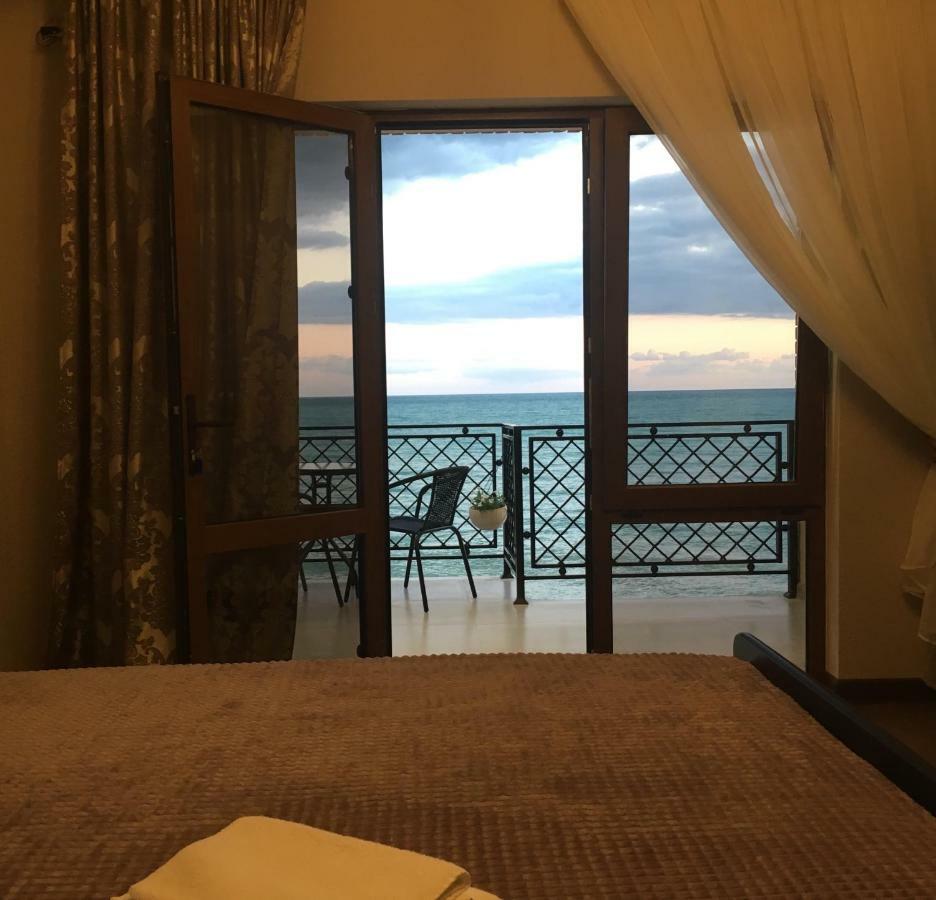 Leon Beach Hotel New Athos Ngoại thất bức ảnh